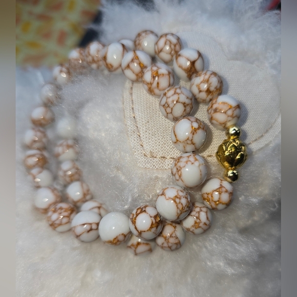 10mm Gold And White Howlite Bracet - Picture 2 of 12